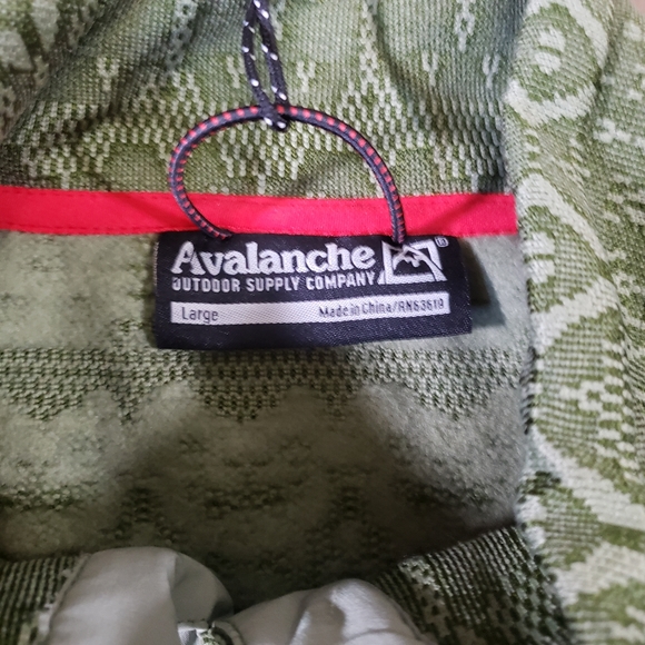 NWT Avalanche Outdoor Rossmore 1/4 Snap Button Pullover Green Size Large - Picture 8 of 16